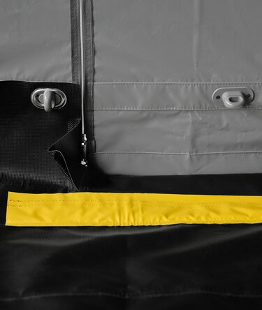 Connection between the PVC floor for rescue tents and medical tents and the sidewall.